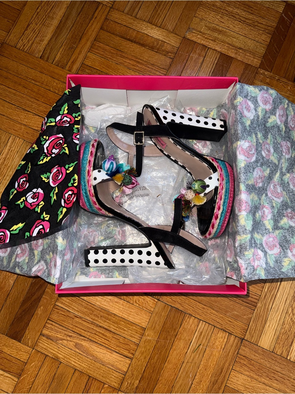 Betsey Johnson polka-dot platform Sandals with Multicolor Pom-Poms - Picture 6 of 7